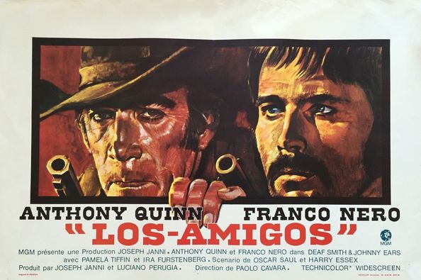 Para todos verem: Texto: "Anthony Quinn. Franco Nero. "Los-Amigos". MGM. MGM présente une Production Joseph Janni. Anthony Quinn et Franco Nero dans Deaf Smith e Jhonny Ears avec Pamela Tiffin et Ira Furstenberg. Scenario de Oscar Saul et Harry Essex. Produit par Joseph Janni et Luciano Perugia. Direction de Paolo Cavara. Technicolor Widescreen". Ilustração: Banner em que há dois homens com armas de fogo. Um dos homens está usando um chapéu cowboy.