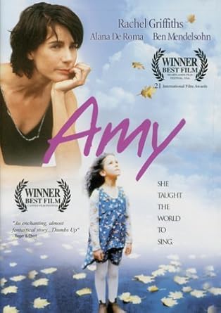 Para todos verem: Texto: "Rachel Griffiths. Alana De Roma. Ben Mendelsohn. Winner best film. Amy. Winner best film. She taught the world to sing". Ilustração: Banner em tons de azul em que na parte superior há uma mulher. Na parte inferior há uma menina olhando para cima.