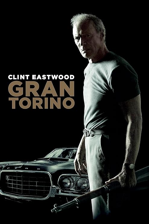  Para todos verem: Banner do filme em que há um homem de calça social, camiseta e relógio segurando uma arma na mão. No fundo há um carro Ford. Lê-se: "Clint Eastwood. Gran Torino".