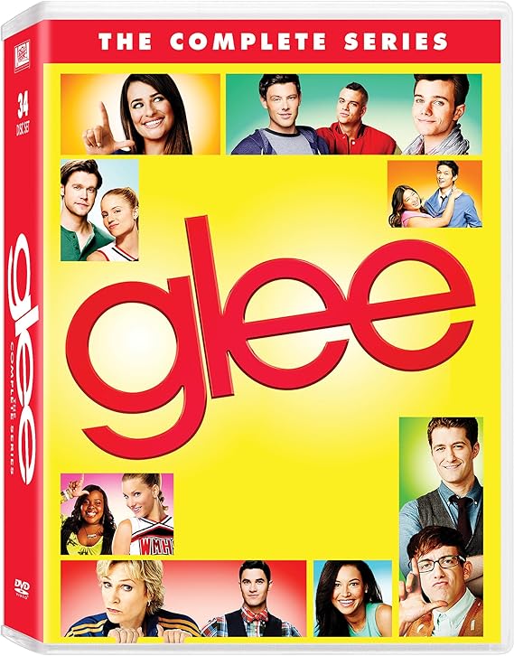 Para todos verem: Texto: "The complete series. Glee”. Ilustração: Banner amarela em que há várias formas geométricas com pessoas dentro. Algumas pessoas fazem com a mão o sinal de L.