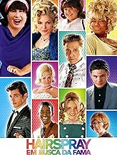 Para todos verem: Banner do filme com 11 pessoas. No banner se lê em tons coloridos: "Hairspray: Em Busca da Fama".