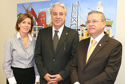Desembargadores Gisele Alexandrino e Edson Mendes com ministro corregedor Levenhagen, ao centro