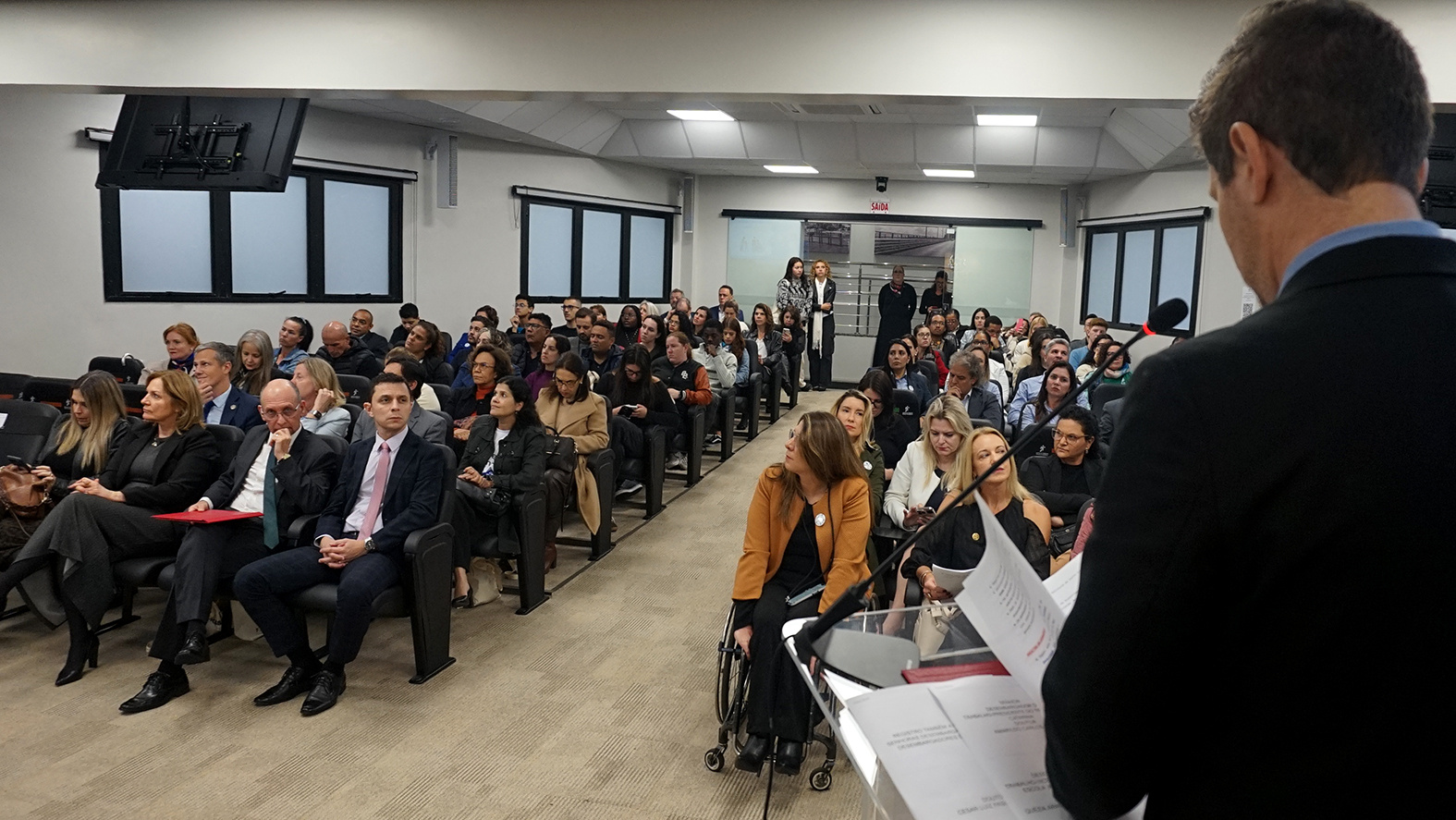 Público assistindo o evento