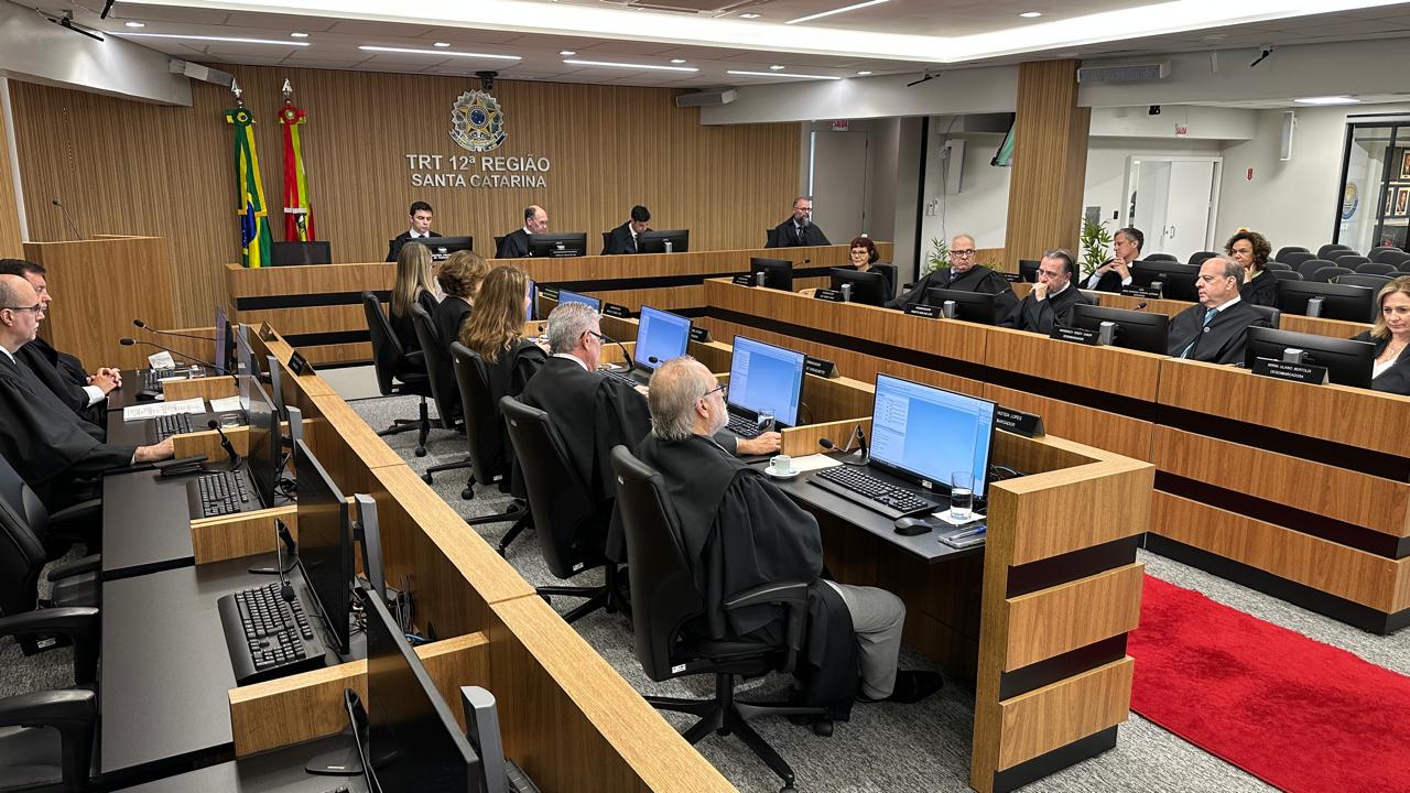 Sessão do pleno do TRT