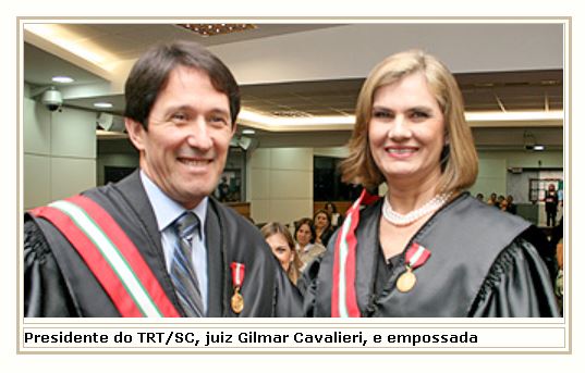 Presidente Gilmar Cavalieri e juíza Maria de Lourdes Leiria em cerimônia de posse