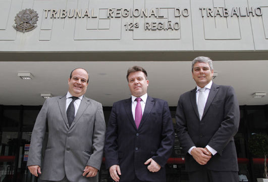 Advogados Wanderley Godoy Jr., Fabrício Mendes e João Vicente dos Santos 