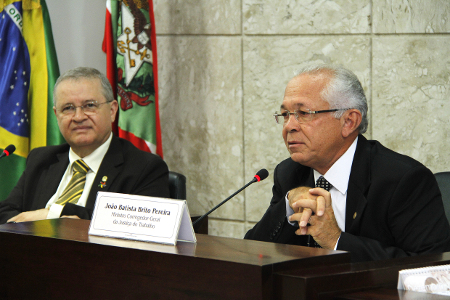 Presidente do TRT-SC Desembargador Edson Mendes de Oliveira e o corregedor-geral da jt, Ministro Brito Pereira