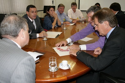 reunião do Presidente Edson Mendes de Oliveira com advogados e representantes trabalhistas de Campos Novos