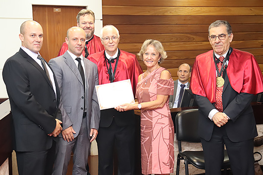 Certificado homenageia ex-presidente Marcus Pina, entregue aos familiares