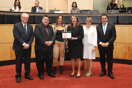 Desembargadora Cotosky e juíza Patrícia Sant'Anna são homenageadas pelos deputados na ALESC