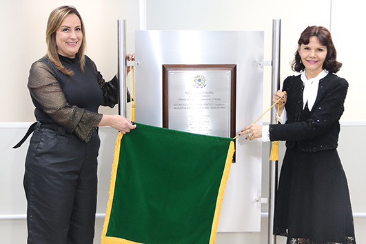 Descerramento da placa de inauguração do Cejusc de Lages