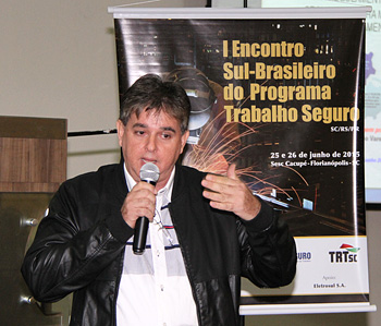 Engenheiro Fabricio Varejão em palestra no Encontro Sul-brasileiro do programa trabalho seguro