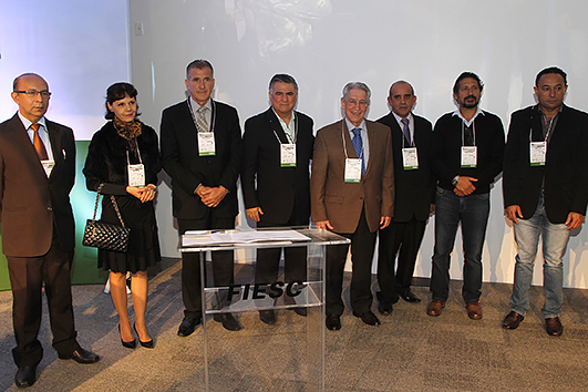 Desembargadores  Mari Eleda e Roberto Guglielmetto com Glauco Côrte e outros representtantes da FIESC