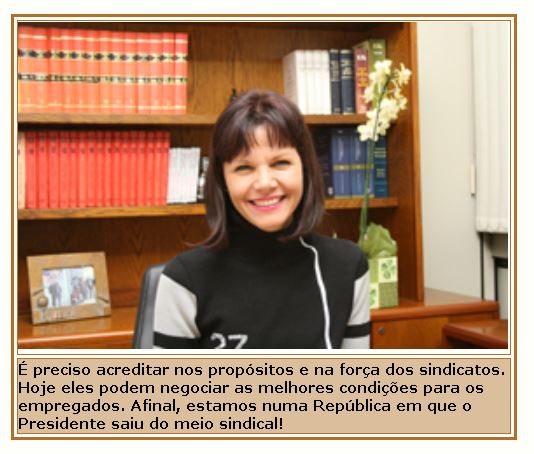 juíza Mari Eleda em gabinete, com estante com livros atrás