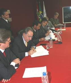 Presidente Marcus Pina, prefeito Dário Berger e demais autoridades no Cesusc