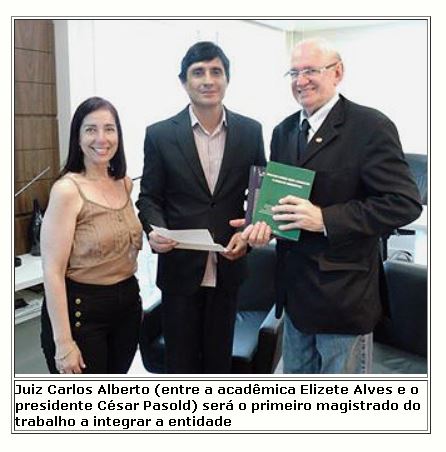 uiz Carlos Alberto (entre a acadêmica Elizete Alves e o presidente César Pasold)