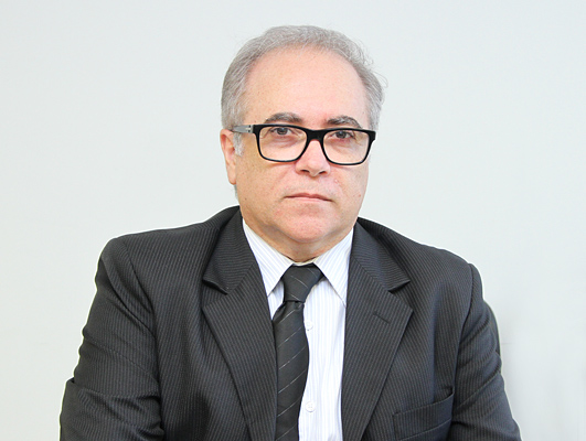 Juiz Hélio Bastida Lopes