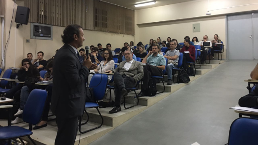 Juiz Ricardo Jahn fala a acadêmicos de Direito na Unisul de Araranguá
