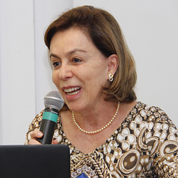 Ministra Dora Costa