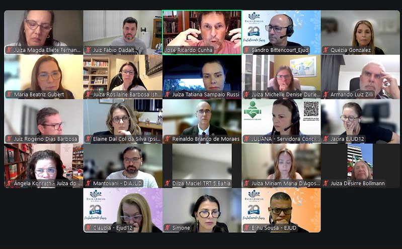 Print de 23 pessoas durante uma videoconferência