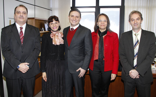 Desembargadores Petrone e Mari Eleda com juízes  Fabio Moreno, Maria Aparecida Jerônimo e Külzer