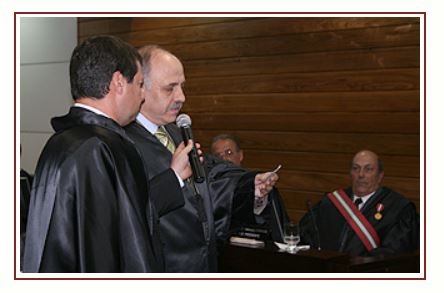 Juiz José Ernesto Manzi tomando posse como desembargador