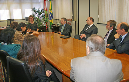 Reunião com juiz canadense