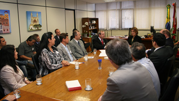 Reunião da presidente Gisele Alexandrino com comissão de Joinville