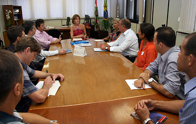 Desembargadora Gisele em reunião com representantes de instituições que aderiram ao PTS