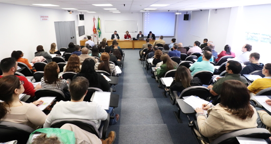 Seminário reuniu cerca de 100 pessoas no auditório do TRT-SC