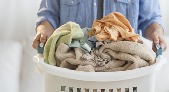 cesta com roupa lavada