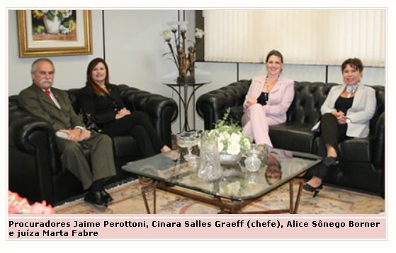 Procuradores Jaime Perottoni, Cinara Salles Graeff (chefe), Alice Sônego Borner e juíza Marta Fabre