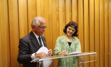 Ministro Brito Pereira e presidente Mari Eleda assinam termo de cessão