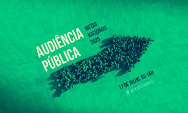 Arte com o texto Audiência Pública sobre as metas nacionais de 2025. 17 de julho, às 14h. A arte mostra uma seta preta inclinada para cima, desenhada sobre um fundo verde