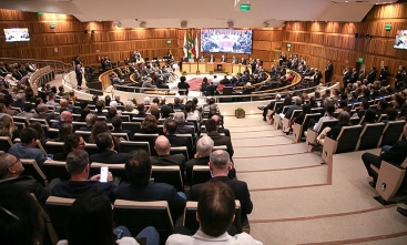 fotografia do plenário onde aconteceu a cerimônia