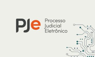 Logo da plataforma PJe com um desenho que imita um circuito no canto inferior