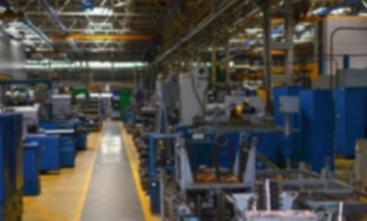 Fotografia ilustrativa de um ambiente de fábrica industrial desfocado