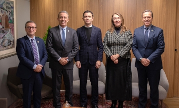 Da esquerda para a direita: desembargador Narbal Antônio de Mendonça Fileti (TRT-SC); desembargador Carlos Roberto da Silva (TRE-SC); Piero Rosa Menegazzi, procurador-chefe do Ministério Público do Trabalho em Santa Catarina (MPT-SC);  desembargadora Teresa Regina Cotosky (TRT-SC) e Gonsalo Ribeiro, diretor-geral (TRE-SC).