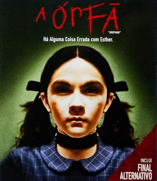 Para todos verem: Texto: "A Órfã. Orphan. Há alguma errada com Esther. Inclui final alternativo". Ilustração: Banner em que há uma menina usando uma roupa azul e enfeites no cabelo e no pescoço.