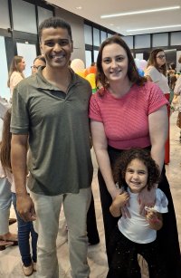 Homem e mulher com criança