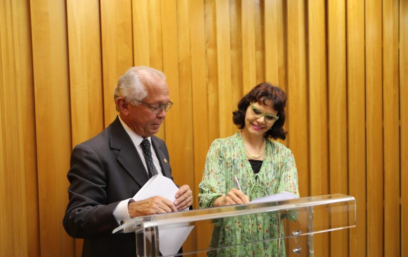 Ministro Brito Pereira e presidente Mari Eleda assinam termo de cessão