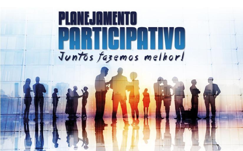 ilustração com fundo azul com a silhueta de várias pessoas. texto: planejamento participativo. juntos fazemos melhor!