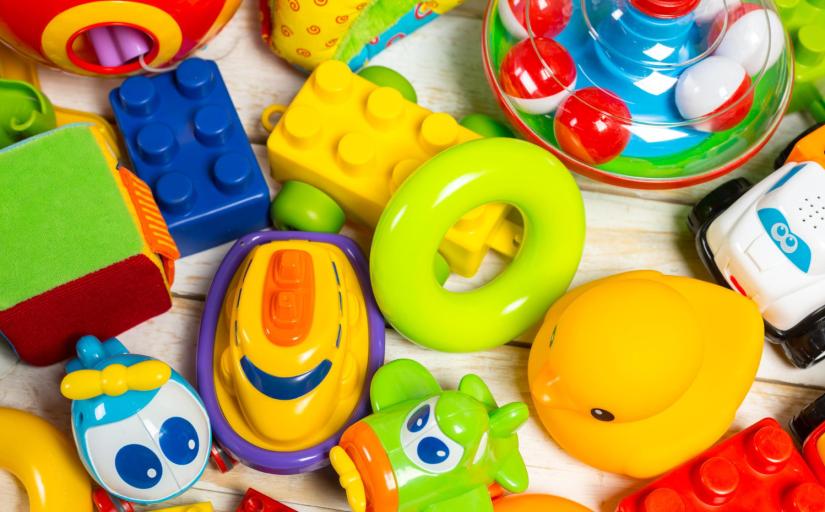 Fotografia ilustrativa de conjunto de brinquedos infantis coloridos
