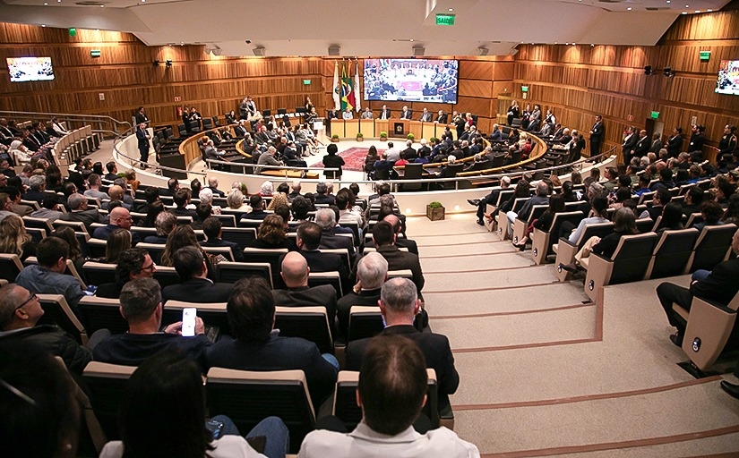 fotografia do plenário onde aconteceu a cerimônia