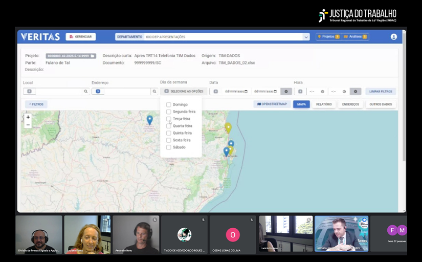 Print de uma tela de videoconferência na qual aparece um mapa em apresentação e sete pessoas em telas pequenas no rodapé da página