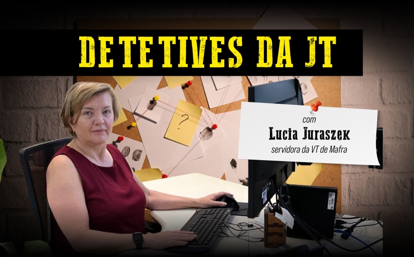 Detetives da JT: Lúcia Juraszek, servidora da VT de Mafra. Uma mulher de blusa vinho, loira, cabelos curtos, com um leve sorriso, em frente a um monitor. Ao fundo, um quadro com diversos papeis pendurados, como se estivesse em uma delegacia