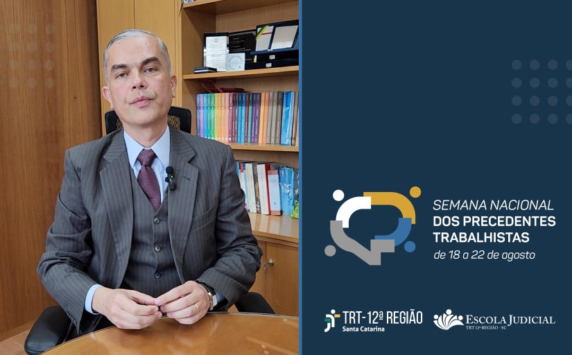 Imagem de um homem de terno sentado atrás de uma mesa de trabalho. Ao lado da foto está a logo do evento