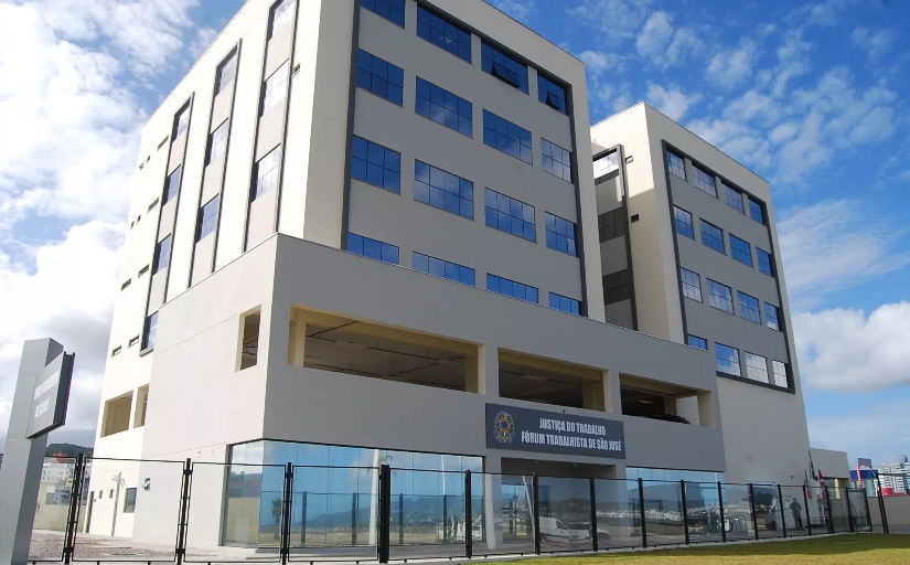 fotografia da fachada do prédio do fórum de são josé