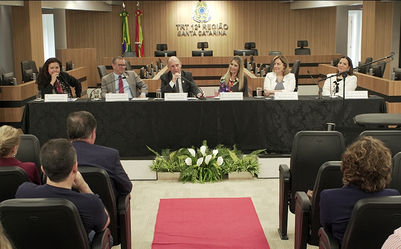 Mesa de abertura do 4º Módulo da Ejud-12