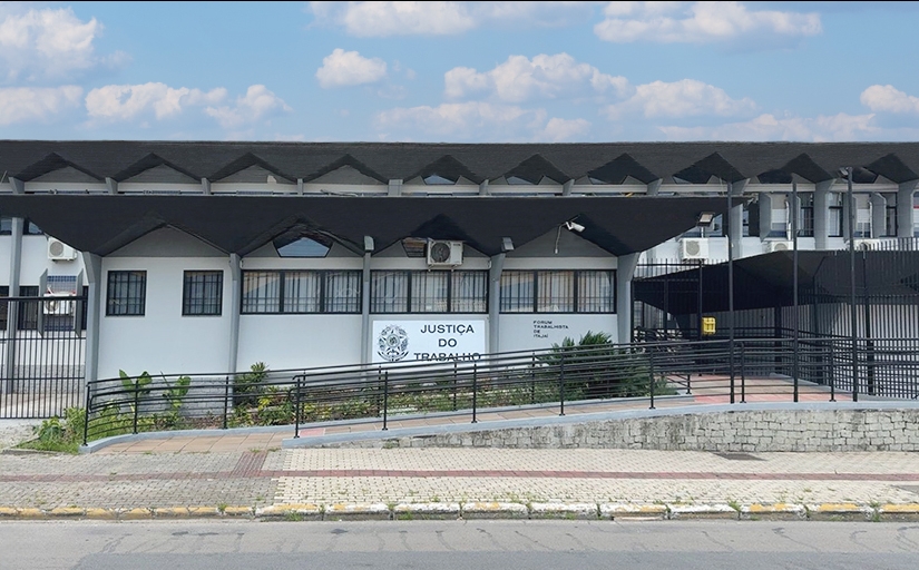 Prédio da vara do trabalho após reforma